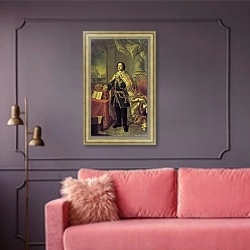 «Портрет Петра I 5» в интерьере гостиной с розовым диваном