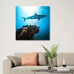 «Коралловый риф и большая акула» в интерьере современной светлой гостиной над диваном