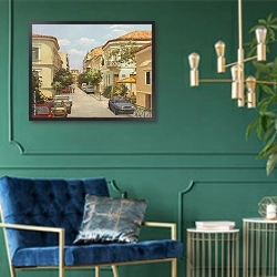 «Улица в Афинах, Греция» в интерьере классической гостиной с зеленой стеной над диваном