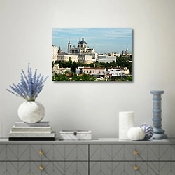 «Испания. Мадрид. Вид на Королевский дворец» в интерьере современной гостиной с голубыми деталями