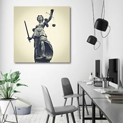 «Статуя богини правосудия» в интерьере современного офиса в минималистичном стиле