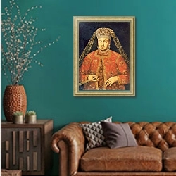 «Portrait of Tsarina Marfa Matveyevna» в интерьере гостиной с зеленой стеной над диваном