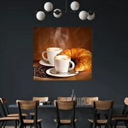 «Две чашки капучино с круассаном» в интерьере столовой с черными стенами