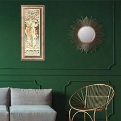 «La Samaritaine, 1897 2» в интерьере классической гостиной с зеленой стеной над диваном