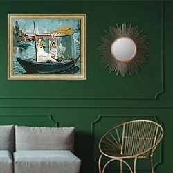 «Monet in his Floating Studio, 1874» в интерьере классической гостиной с зеленой стеной над диваном