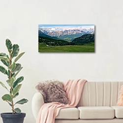 «Альпийский перевал» в интерьере современной светлой гостиной над диваном