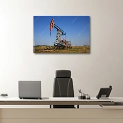«Нефтедобыча 2» в интерьере кабинета директора над офисным креслом