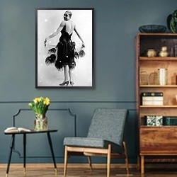 «Жозефина Бейкер» в интерьере гостиной в стиле ретро в серых тонах