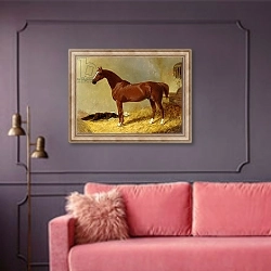 «A Bay Racehorse in a Stall, 1843» в интерьере гостиной с розовым диваном