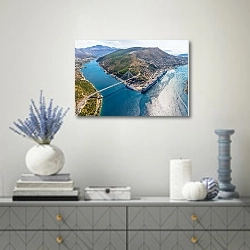 «Хорватия. Дубровник. Мост» в интерьере современной гостиной с голубыми деталями
