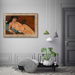 «Nude on a Blue Cushion, 1917» в интерьере коридора в классическом стиле