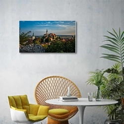 «Чехия, Микулов, старый город» в интерьере современной гостиной с желтым креслом