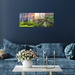 «Лесные заросли» в интерьере стильной синей гостиной над диваном