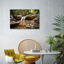 «Маленький водопад на лесном ручье» в интерьере современной гостиной с желтым креслом