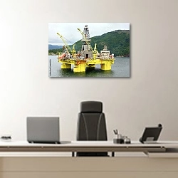«Прибрежная нефтяная платформа 2» в интерьере кабинета директора над офисным креслом