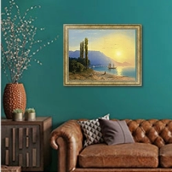 «Восход солнца у берегов Ялты» в интерьере гостиной с зеленой стеной над диваном