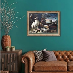 «Мертвые птицы и игра с собаками и совой» в интерьере гостиной с зеленой стеной над диваном
