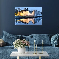 «Ирландия. Руины Замка Адер» в интерьере современной гостиной в синем цвете
