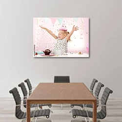 «Праздник для маленькой девочки» в интерьере конференц-зала над столом для переговоров