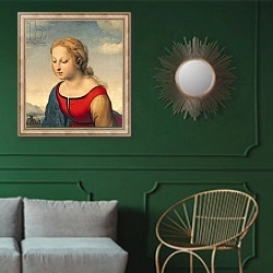 «La Belle Jardiniere, 1507» в интерьере классической гостиной с зеленой стеной над диваном