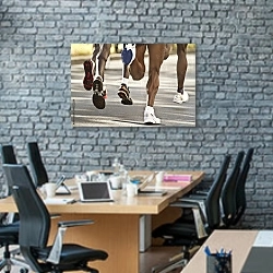 «Марафон 2» в интерьере современного офиса с черной кирпичной стеной