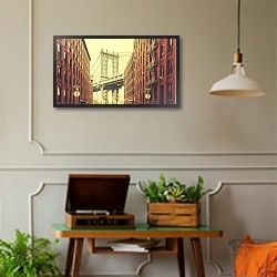«США, Нью-Йорк. Retro stylized Manhattan Bridge seen from Dumbo» в интерьере комнаты в стиле ретро с проигрывателем виниловых пластинок