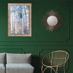 «Rouen Cathedral, Blue Harmony, Morning Sunlight, 1894» в интерьере классической гостиной с зеленой стеной над диваном