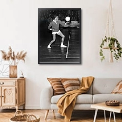 «Bob Zaguri In The Artists Team At A Volley Ball Game At Coubertin Stadium Against A Team Of Journalists March 16, 1966» в интерьере гостиной в стиле ретро над диваном