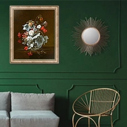 «Still Life 9» в интерьере классической гостиной с зеленой стеной над диваном