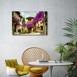 «Франция, Прованс. Улица с кошкой» в интерьере современной гостиной с желтым креслом