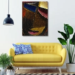 «Kleiner abstrakter Kopf» в интерьере современной гостиной с желтым диваном