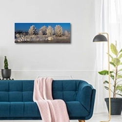 «Зимняя сказка» в интерьере современной гостиной над синим диваном
