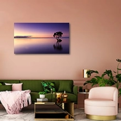 «Дерево в воде на закате» в интерьере современной гостиной с розовой стеной