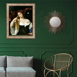 «Portrait of a Woman at her Toilet, 1512-15» в интерьере классической гостиной с зеленой стеной над диваном