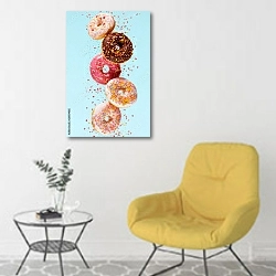 «Летающие сахарные пончики» в интерьере комнаты в скандинавском стиле с желтым креслом