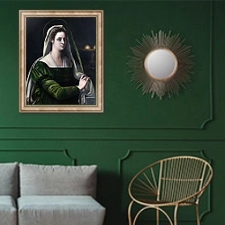 «Портрет леди с атрибутами Святой Агаты» в интерьере классической гостиной с зеленой стеной над диваном
