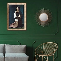 «Святой Франсис медитирует 2» в интерьере классической гостиной с зеленой стеной над диваном