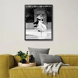 «История в черно-белых фото 165» в интерьере в скандинавском стиле с желтым диваном
