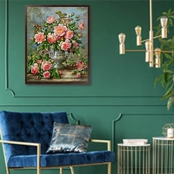 «English Elegance Roses in a Silver Vase» в интерьере в классическом стиле с зеленой стеной
