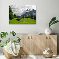 «Швейцарский горный пейзаж с традиционными деревянными шале в Гриндельвальде» в интерьере современной комнаты над комодом