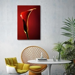 «Красная калла на красном фоне» в интерьере современной гостиной с желтым креслом