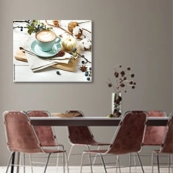 «Чашка кофе с осенними ягодами» в интерьере столовой с серыми стенами