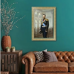 «Портрет императора Николая II. 1900» в интерьере гостиной с зеленой стеной над диваном