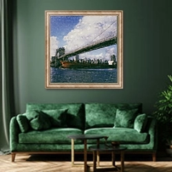 «Корабль под Бруклинским мостом» в интерьере зеленой гостиной над диваном