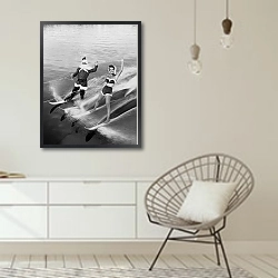 «История в черно-белых фото 841» в интерьере белой комнаты в скандинавском стиле над комодом