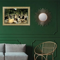 «Music in the Tuileries Gardens, 1862» в интерьере классической гостиной с зеленой стеной над диваном