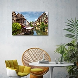 «Кольмар, Франция. Классический вид Маленькой Венеции» в интерьере современной гостиной с желтым креслом