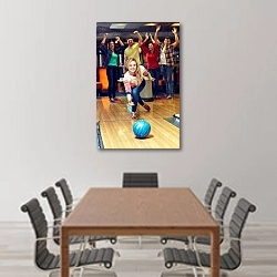 «Игра в боулинг» в интерьере конференц-зала над столом для переговоров