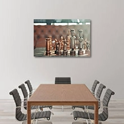«Вырезанные из дерева шахматы» в интерьере конференц-зала над столом для переговоров