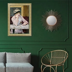 «Plum Brandy, c. 1877» в интерьере классической гостиной с зеленой стеной над диваном